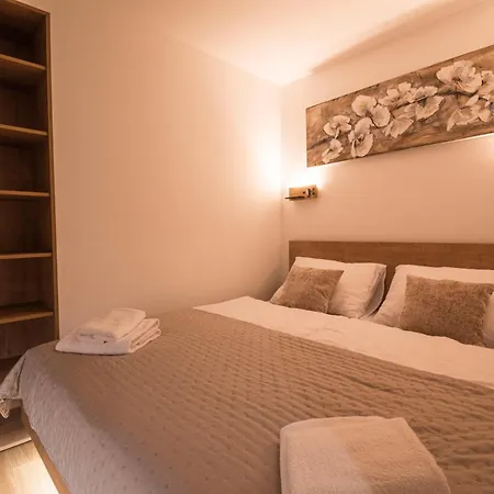 Horcek, Apartament Tierchowa